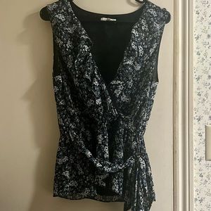 3 for $15 🥳 Max Studio peplum floral top